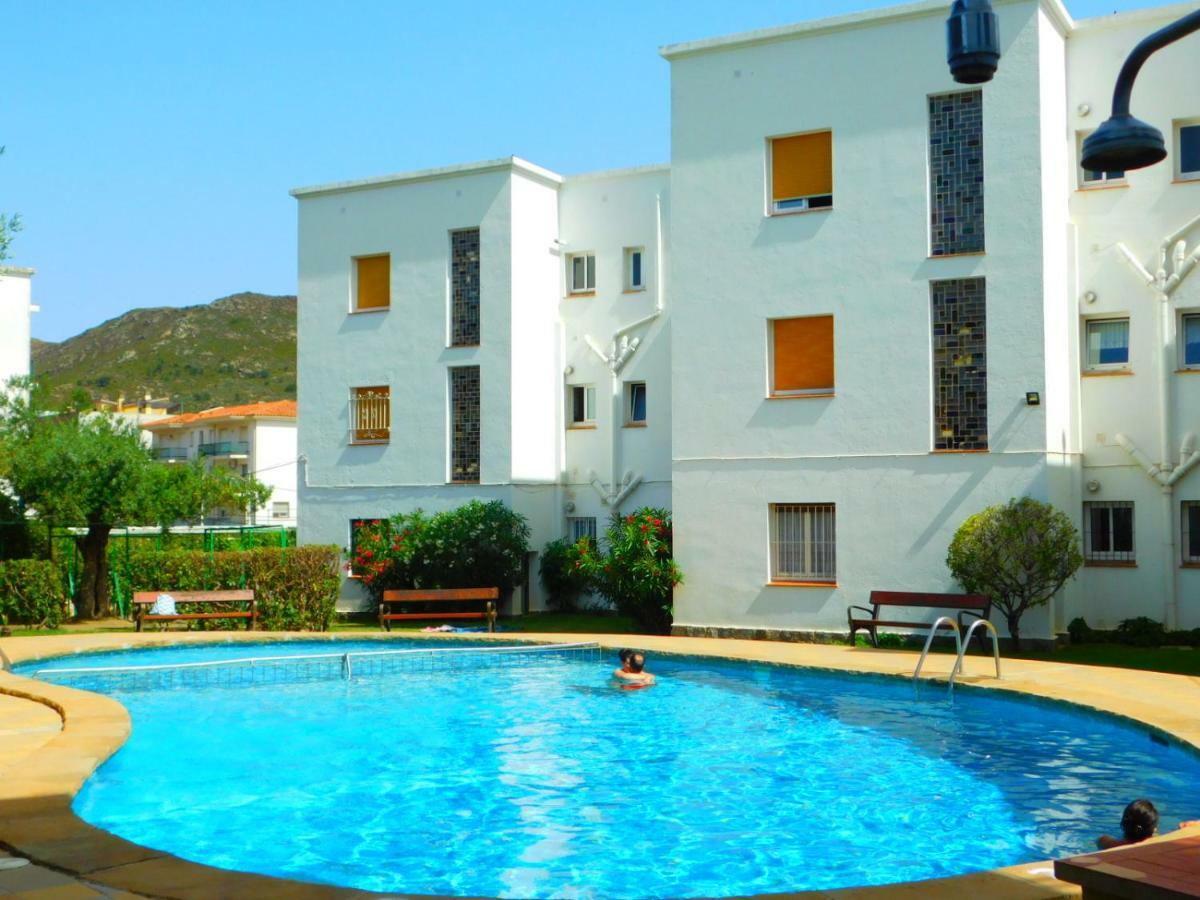 Apartamento Mas Oliva Roses Exterior foto